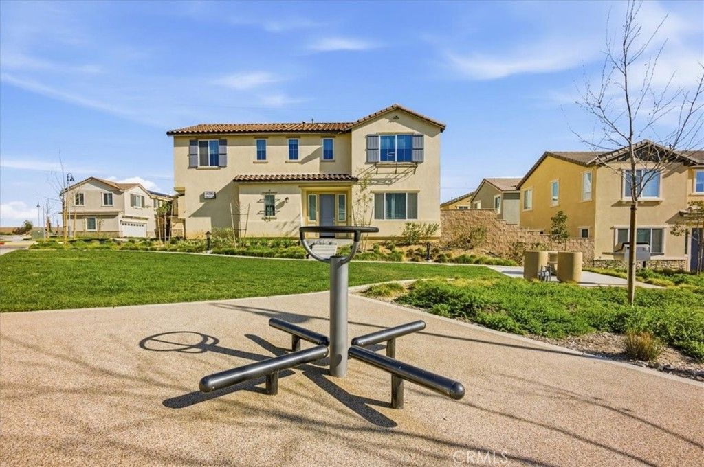 Image 6 of property listing at 16281 Castello 1, Fontana, CA 92336