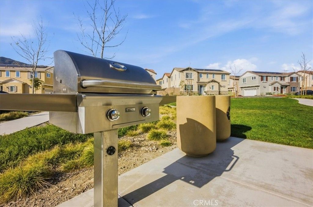 Image 7 of property listing at 16281 Castello 1, Fontana, CA 92336