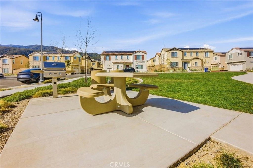 Image 8 of property listing at 16281 Castello 1, Fontana, CA 92336