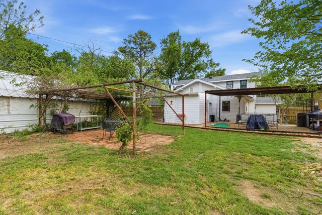 909 3rd Street, Graham, TX 76450