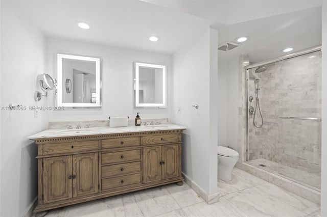 1000 W Island Blvd 807, Aventura, FL 33160