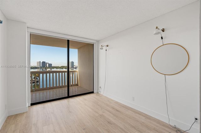 1000 W Island Blvd 807, Aventura, FL 33160