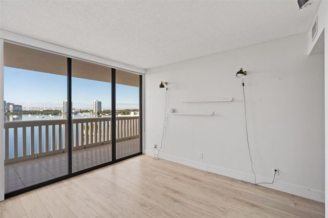 1000 W Island Blvd 807, Aventura, FL 33160