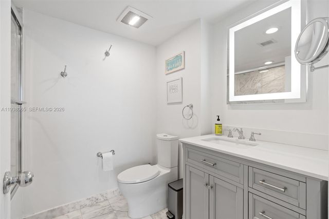 1000 W Island Blvd 807, Aventura, FL 33160