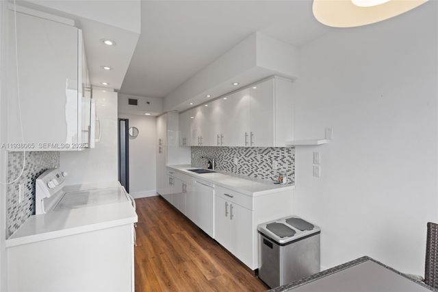 1000 W Island Blvd 807, Aventura, FL 33160