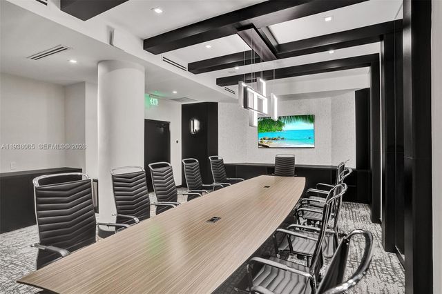 1000 W Island Blvd 807, Aventura, FL 33160