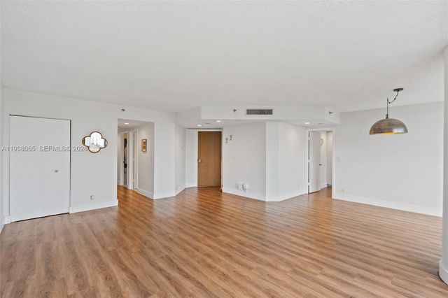 1000 W Island Blvd 807, Aventura, FL 33160