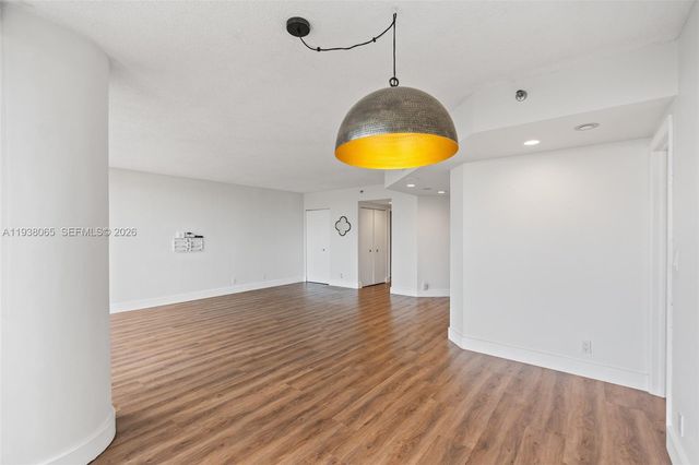 1000 W Island Blvd 807, Aventura, FL 33160