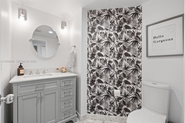 1000 W Island Blvd 807, Aventura, FL 33160