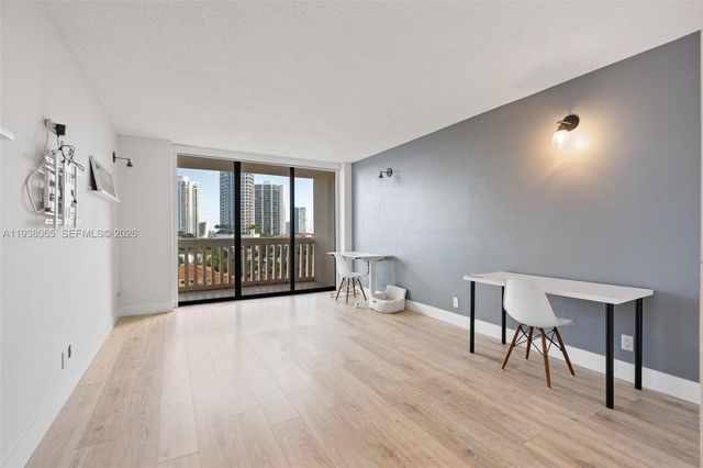 1000 W Island Blvd 807, Aventura, FL 33160