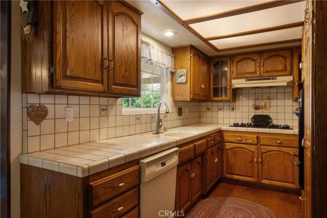 1002 E Leadora, Glendora, CA 91741
