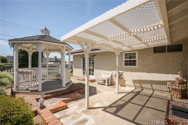1002 E Leadora, Glendora, CA 91741