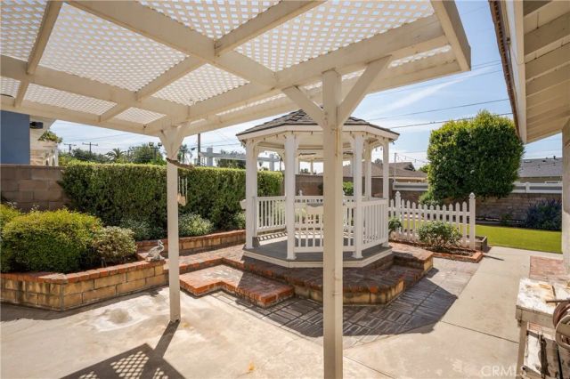 1002 E Leadora, Glendora, CA 91741