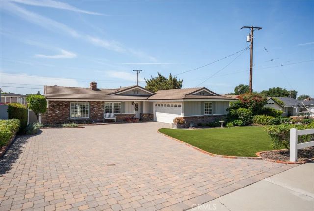1002 E Leadora, Glendora, CA 91741