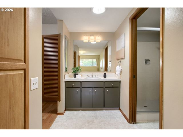 16700 Sw MATADOR Ln, Portland, OR 97224