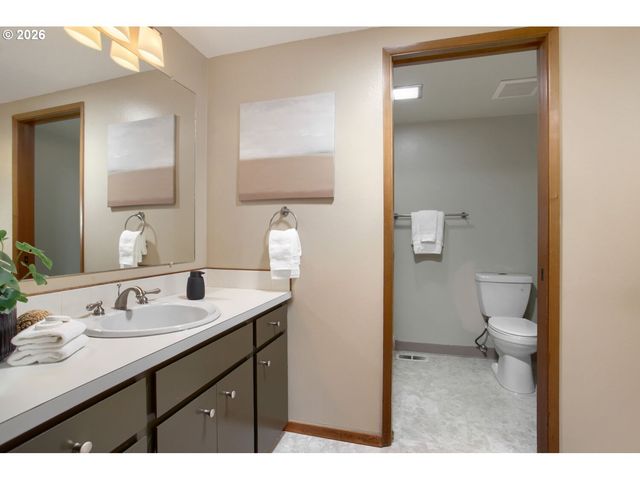 16700 Sw MATADOR Ln, Portland, OR 97224