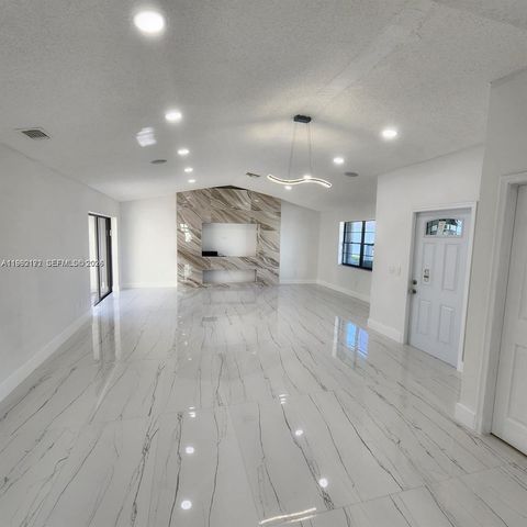 9088 SW 22nd St E, Boca Raton, FL 33428