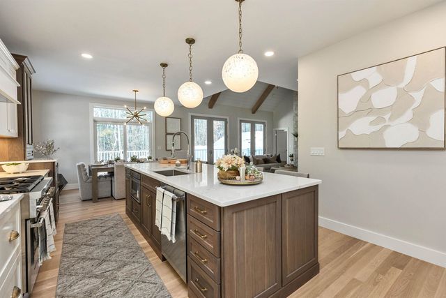 14 Overlook Circle, Auburn, NH 03032