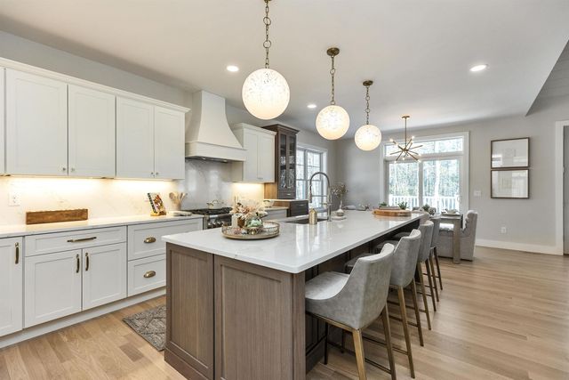 14 Overlook Circle, Auburn, NH 03032