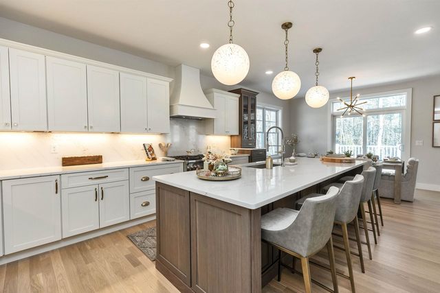 14 Overlook Circle, Auburn, NH 03032