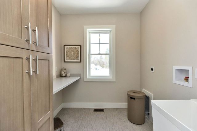 14 Overlook Circle, Auburn, NH 03032