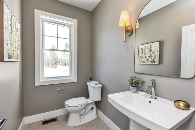 14 Overlook Circle, Auburn, NH 03032