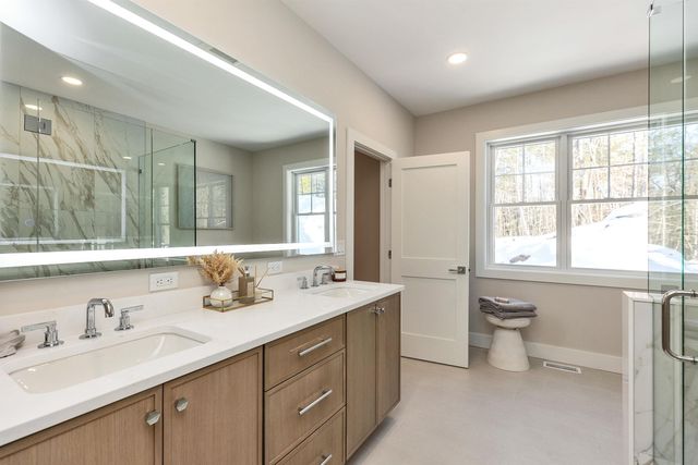 14 Overlook Circle, Auburn, NH 03032