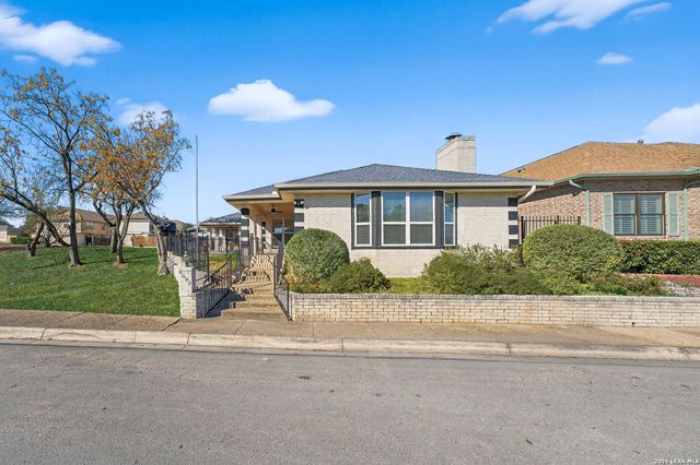 6003 Brook Falls, Windcrest, TX 78239