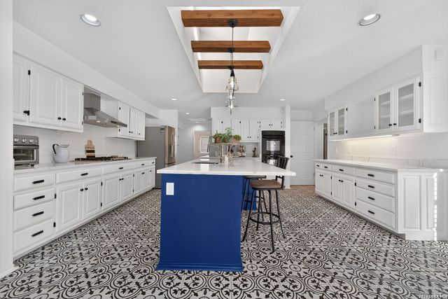 6003 Brook Falls, Windcrest, TX 78239