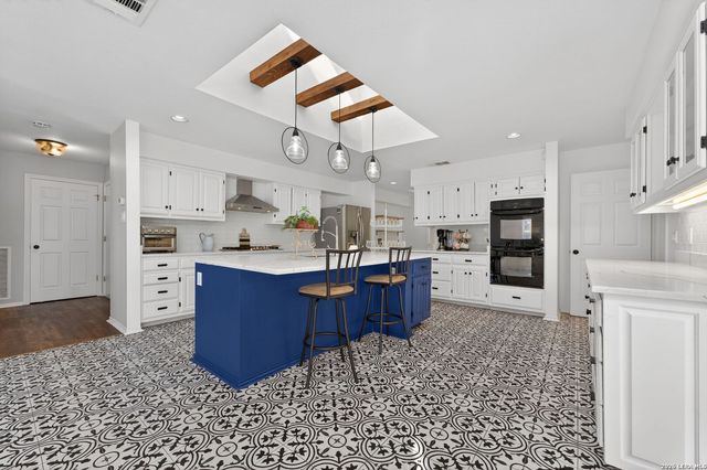 6003 Brook Falls, Windcrest, TX 78239