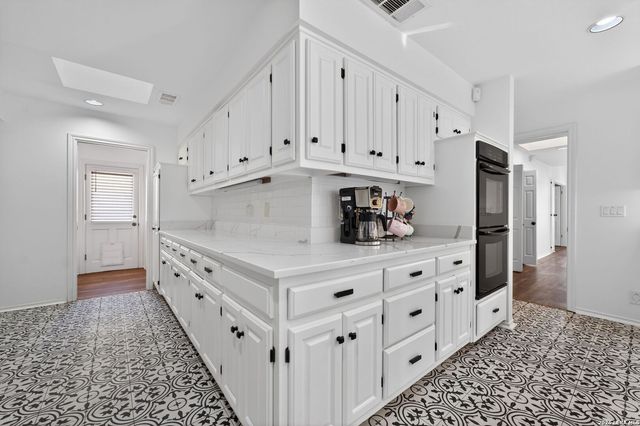 6003 Brook Falls, Windcrest, TX 78239