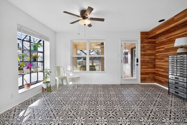 6003 Brook Falls, Windcrest, TX 78239