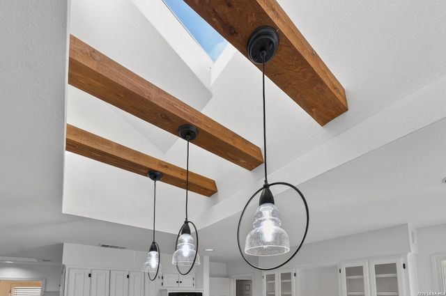 6003 Brook Falls, Windcrest, TX 78239