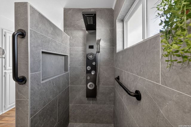 6003 Brook Falls, Windcrest, TX 78239