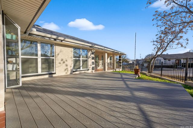 6003 Brook Falls, Windcrest, TX 78239