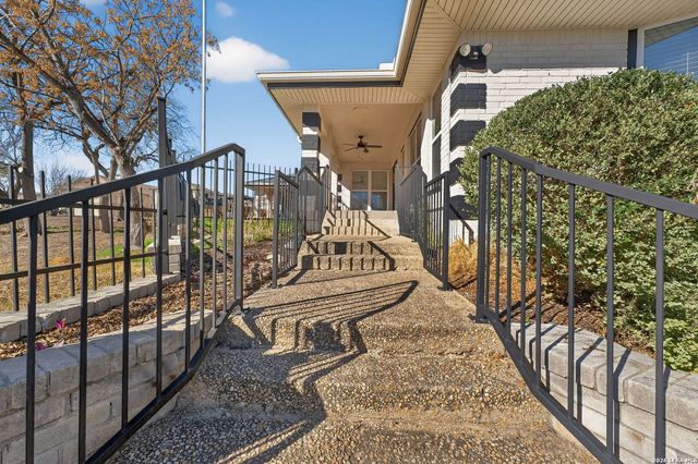 6003 Brook Falls, Windcrest, TX 78239