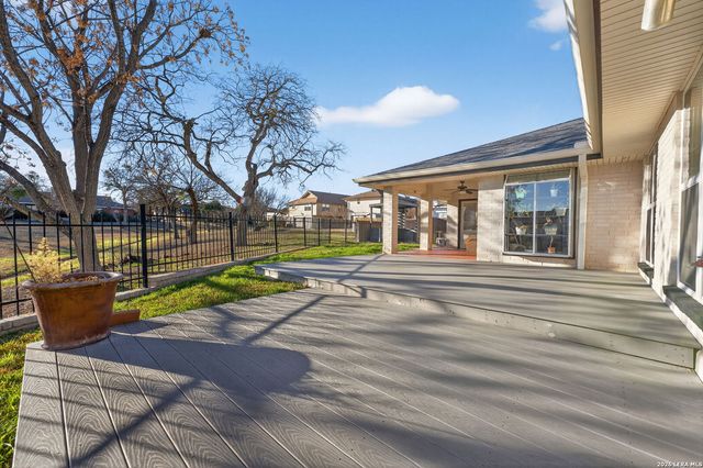 6003 Brook Falls, Windcrest, TX 78239