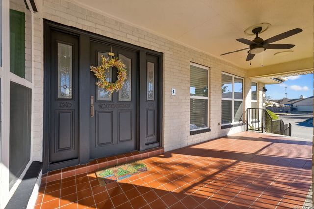 6003 Brook Falls, Windcrest, TX 78239