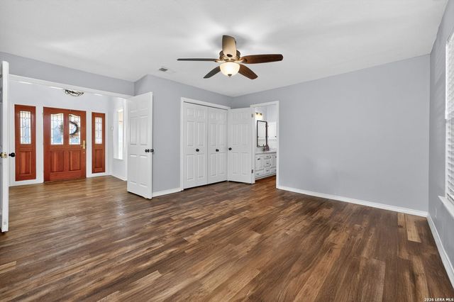 6003 Brook Falls, Windcrest, TX 78239