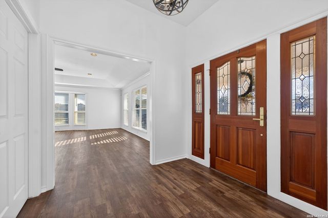 6003 Brook Falls, Windcrest, TX 78239