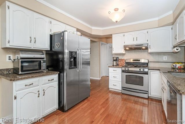 13758 Charrington Drive, Sterling Heights, MI 48313