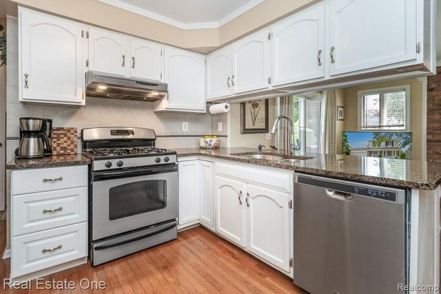 13758 Charrington Drive, Sterling Heights, MI 48313