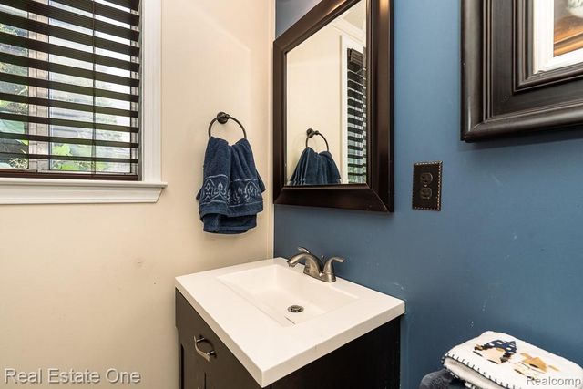 13758 Charrington Drive, Sterling Heights, MI 48313