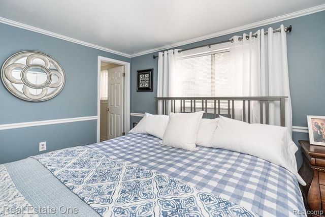 13758 Charrington Drive, Sterling Heights, MI 48313