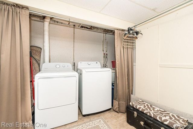 13758 Charrington Drive, Sterling Heights, MI 48313