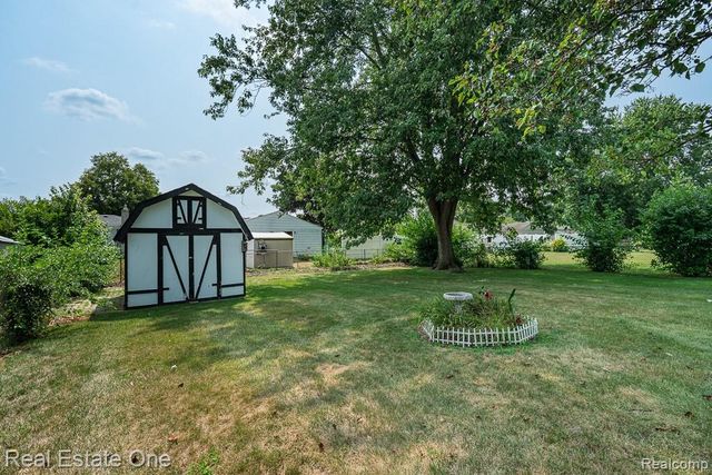 13758 Charrington Drive, Sterling Heights, MI 48313