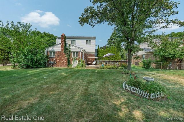 13758 Charrington Drive, Sterling Heights, MI 48313