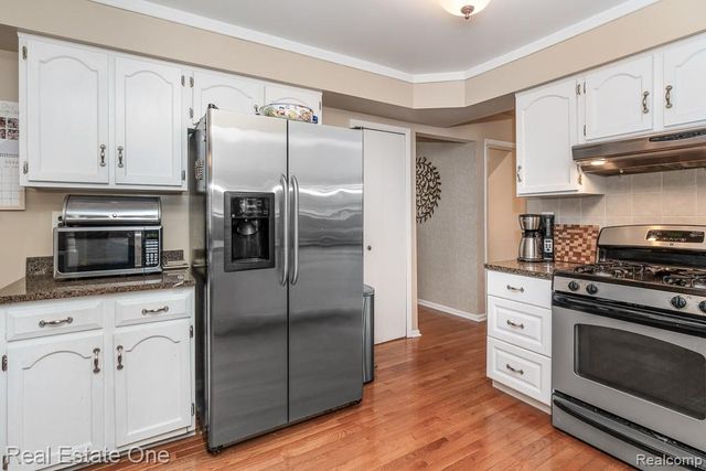 13758 Charrington Drive, Sterling Heights, MI 48313