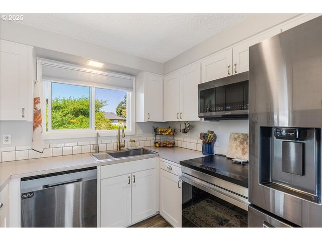 18741 ALLEGHENY Dr, Oregon City, OR 97045