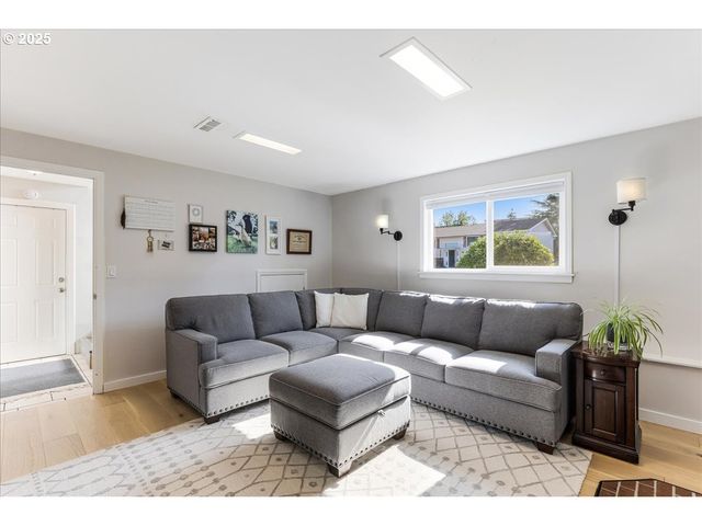 18741 ALLEGHENY Dr, Oregon City, OR 97045